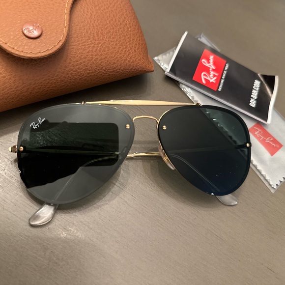 Ray-Ban Accessories - NEW Ray-Ban Aviator Sunglasses with Gold Frame
